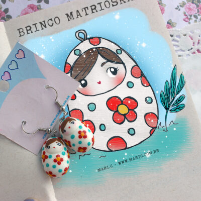 Mari.C - Brinco Boneca Russa Matriosca Kawaii com Base em Aço Inox 1