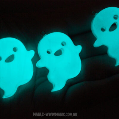 Mari.C - Colar Fantasma Glow Brilha no Escuro Halloween Dia das Bruxas com Corrente em Aço Inox