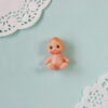 Kewpie Sentado