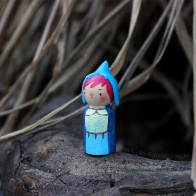 Mini Toy Art Boneca de Madeira Chapeuzinho Azul Peg Doll com Pintura Rústica Cottagecore