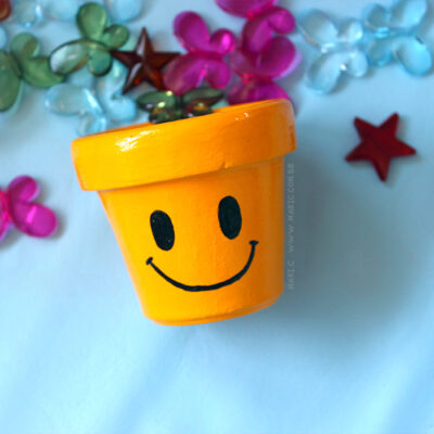 Vaso Decorativo de Cerâmica Carinha Sorrindo Emoticon Estilo Aesthetic Indie Kid Core