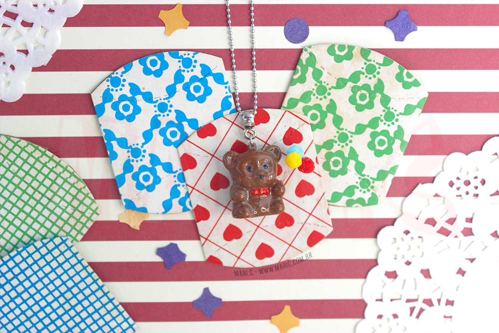 Mari.C - Colar Urso com Balões Vintage Nostalgia Retrô Anos 80 e 90 2 Mari.C - Colar Urso com Balões Vintage Nostalgia Retrô Anos 80 e 90