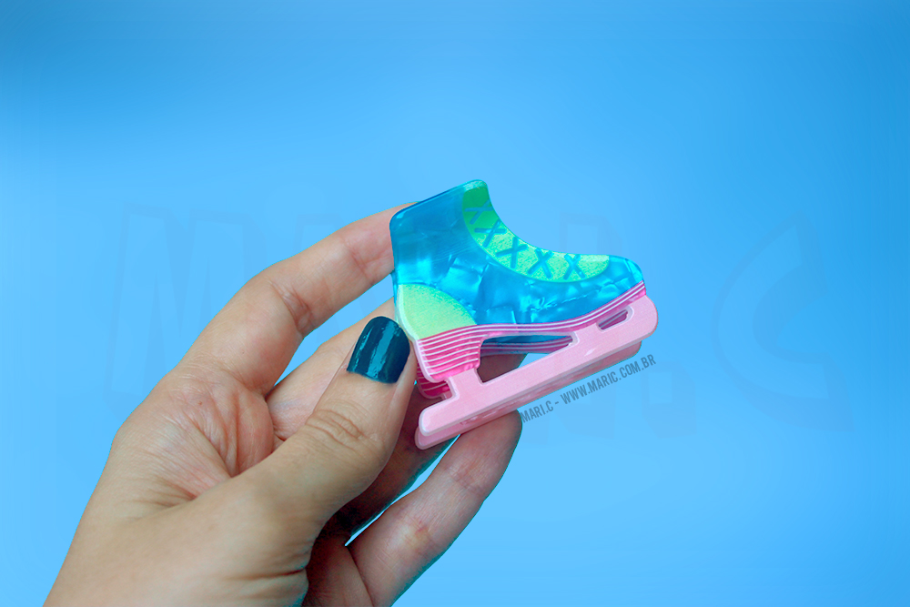 Mari.C - Presilha Prendedor de Cabelo Patins Vintage Retrô em Acrílico